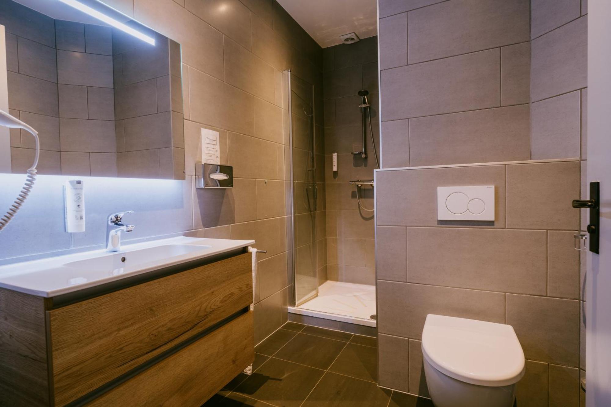 Hotel L'Eau Vive Врес-сюр-Сьомоа Екстериор снимка